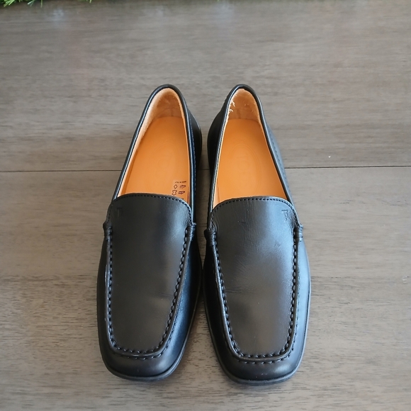 Tods NWOT Leather Loafers Woman Size 6.5 - Picture 3 of 8